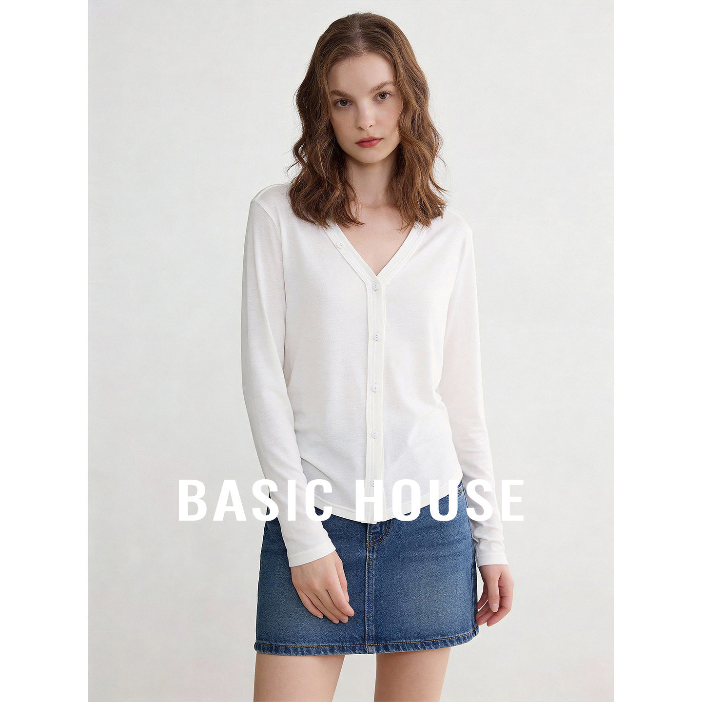 Basic House/百家好白色V领基础简约长袖T恤女秋季百搭超好看内搭