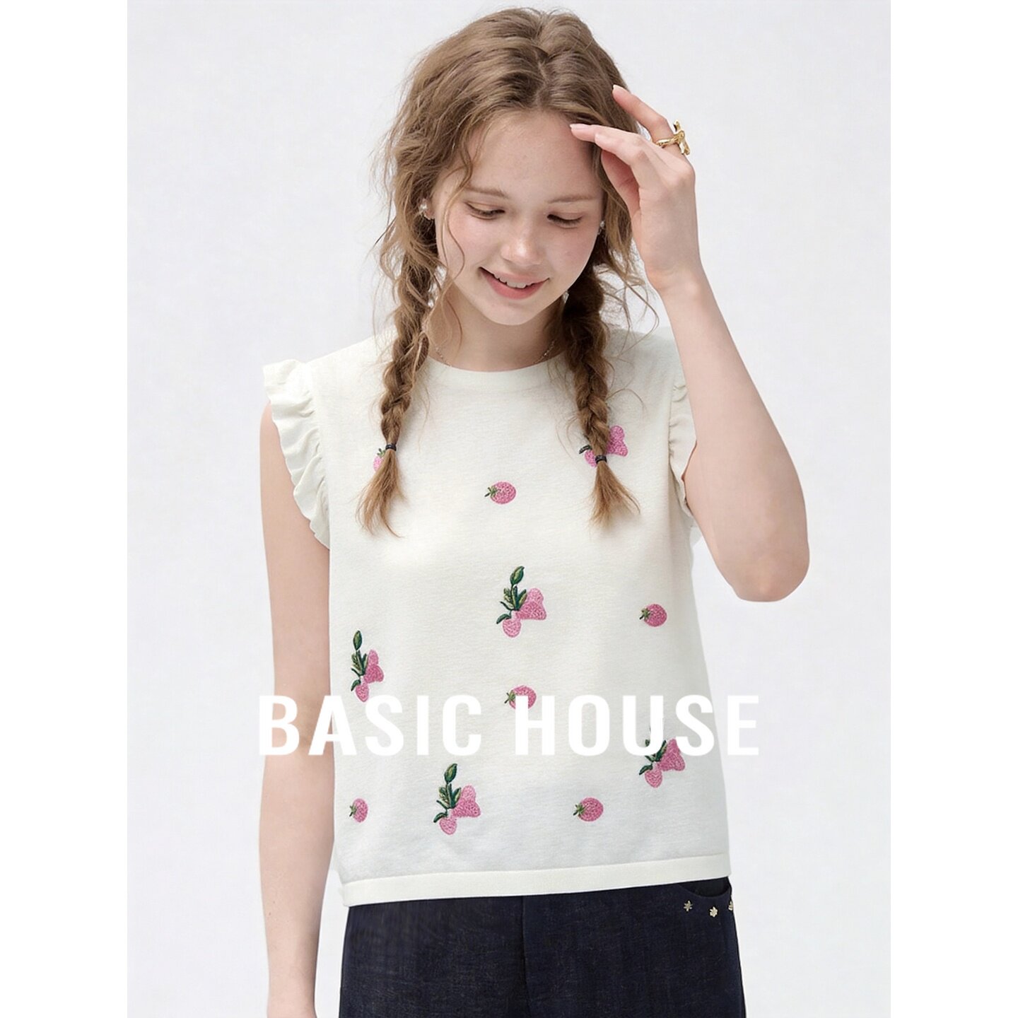Basic House/百家好草莓刺绣圆领飞袖针织衫女夏白色百搭显瘦上衣