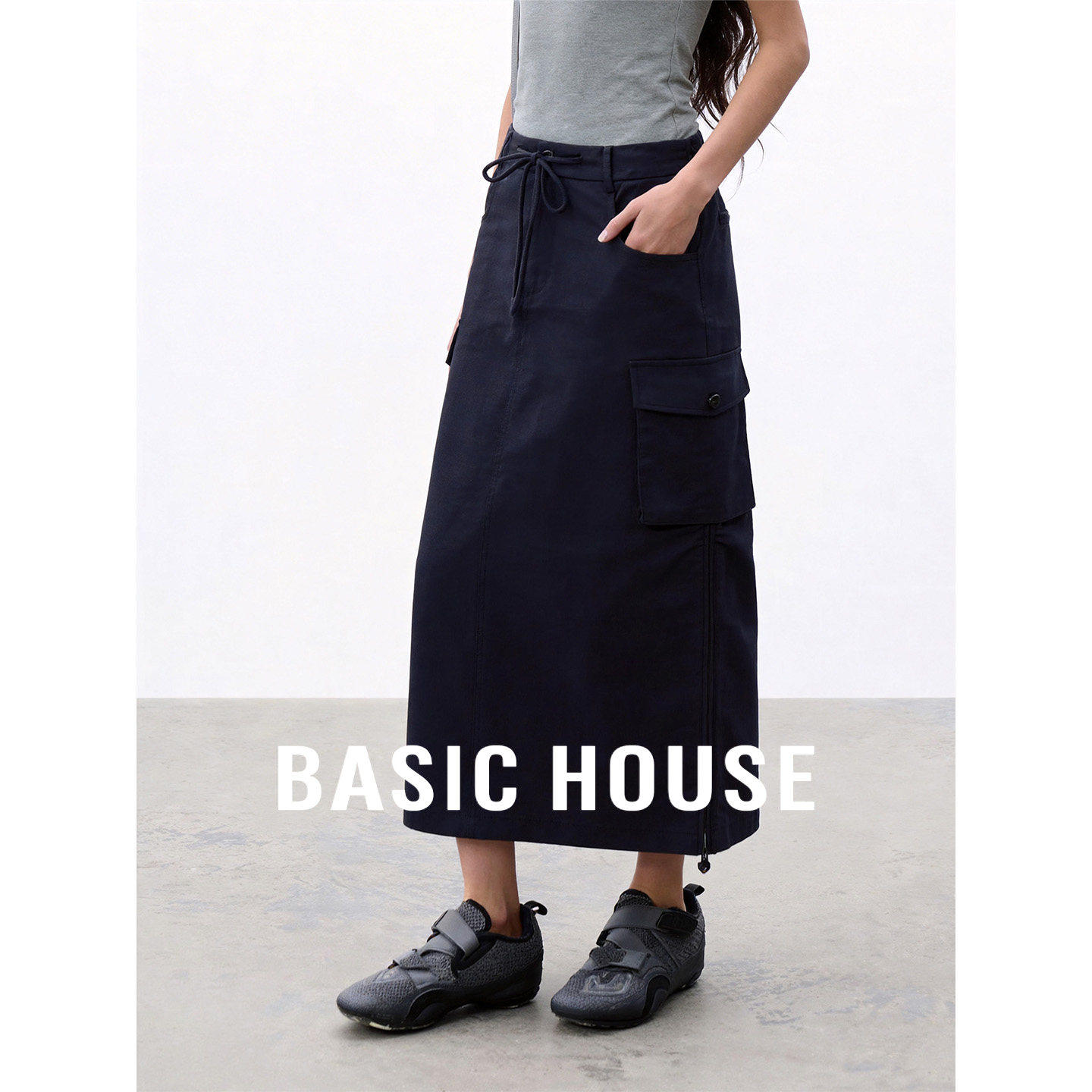 Basic House/百家好复古工装风高腰抽绳半身裙纯色后开叉长款裙子
