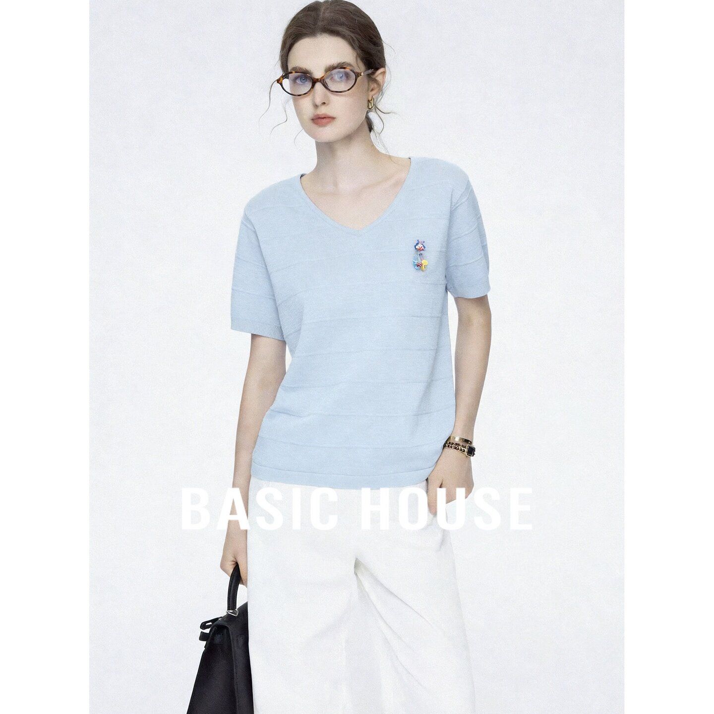 Basic House/百家好高级感浅蓝色V领短袖针织衫女夏通勤百搭上衣