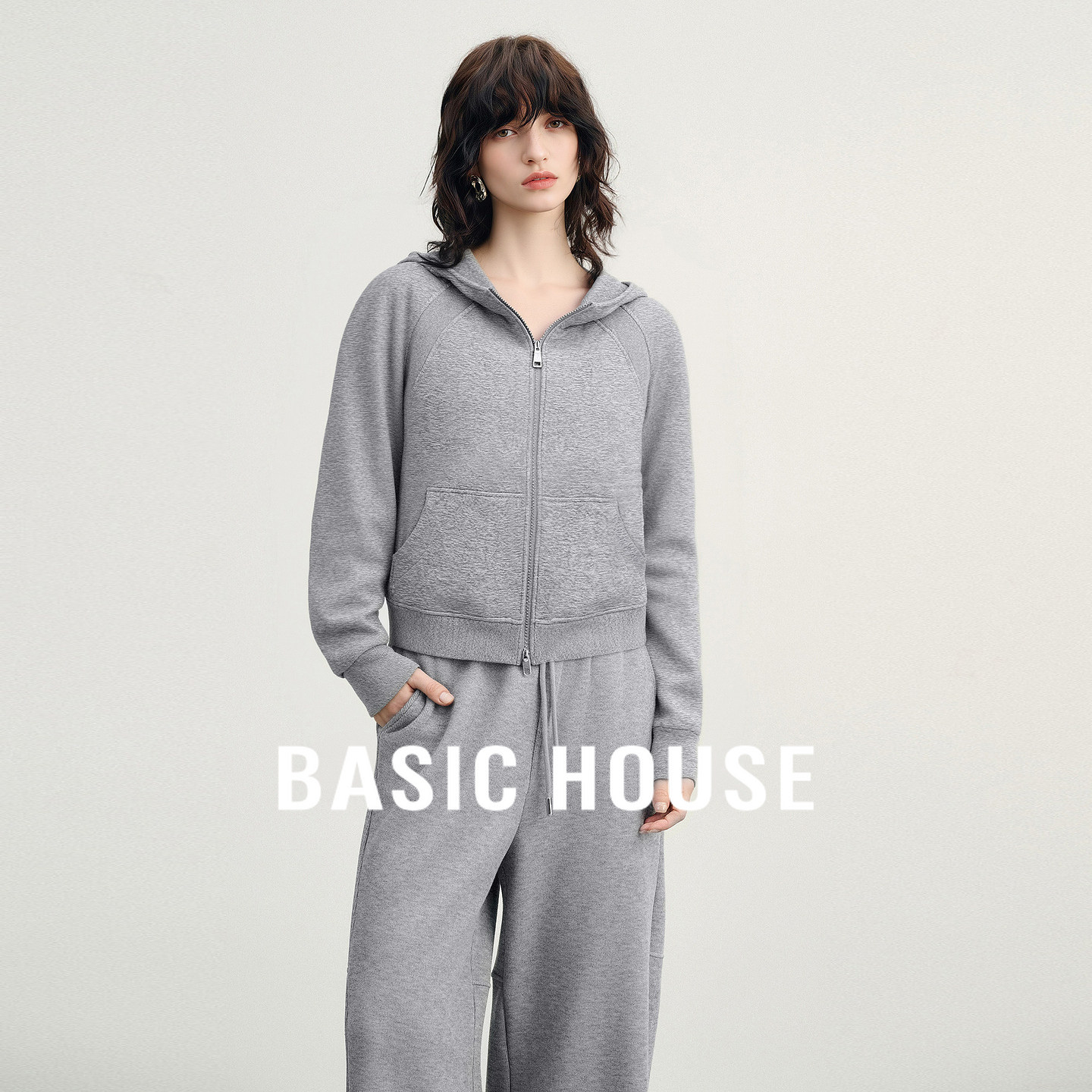 Basic House/百家好时尚舒适简约连帽卫衣宽松双拉链长袖短款外套