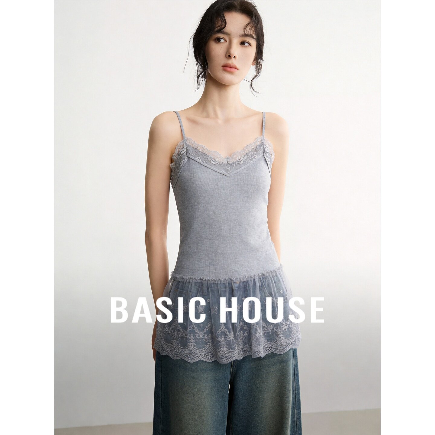 Basic House/百家好法式蕾丝拼接吊带背心女夏季内搭修身V领上衣