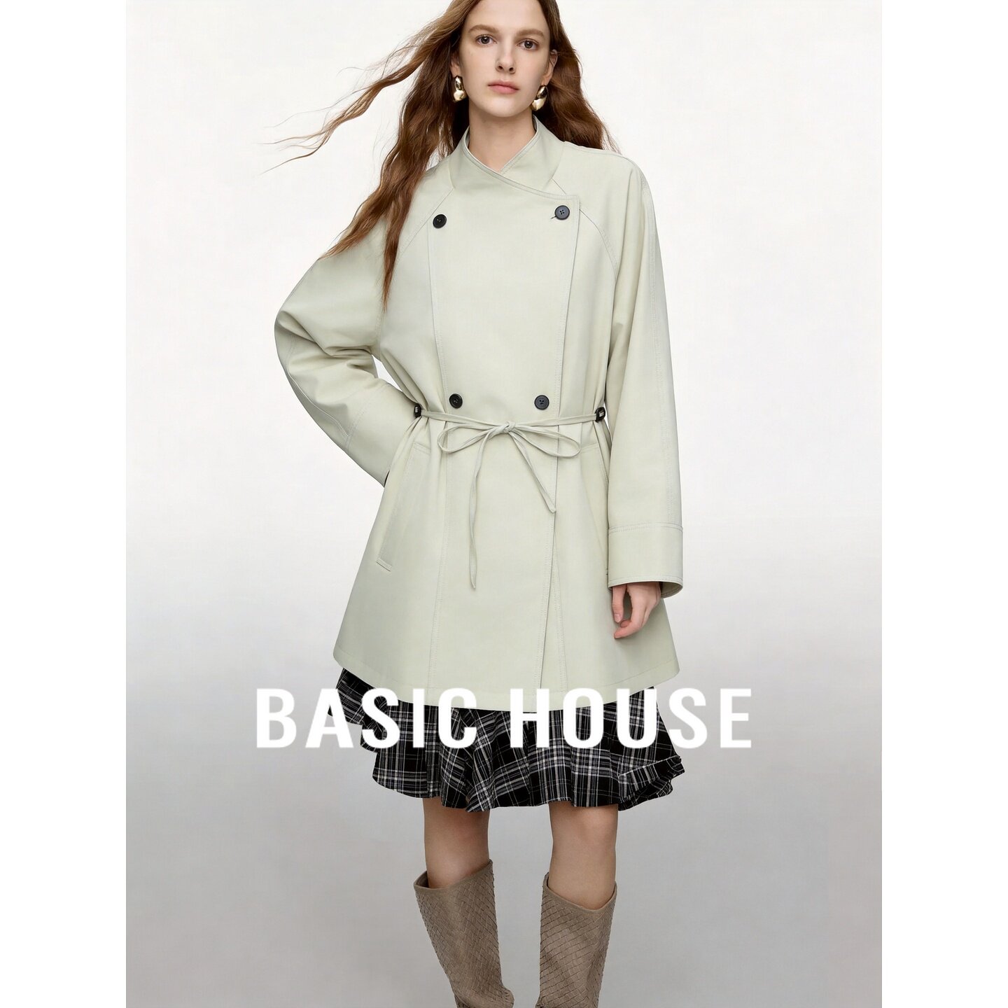 Basic House/百家好莱赛尔米色立领双排扣中长款系带收腰女装风衣