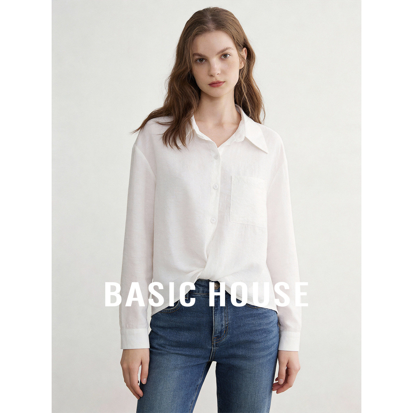 Basic House/百家好白色翻领简约长袖衬衫女宽松超好看短款上衣
