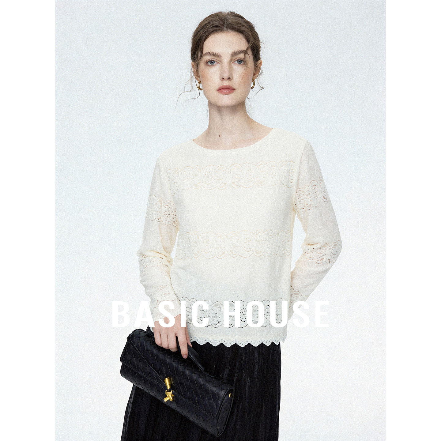 Basic House/百家好春季新款圆领蕾丝长袖短款T恤女花边宽松上衣