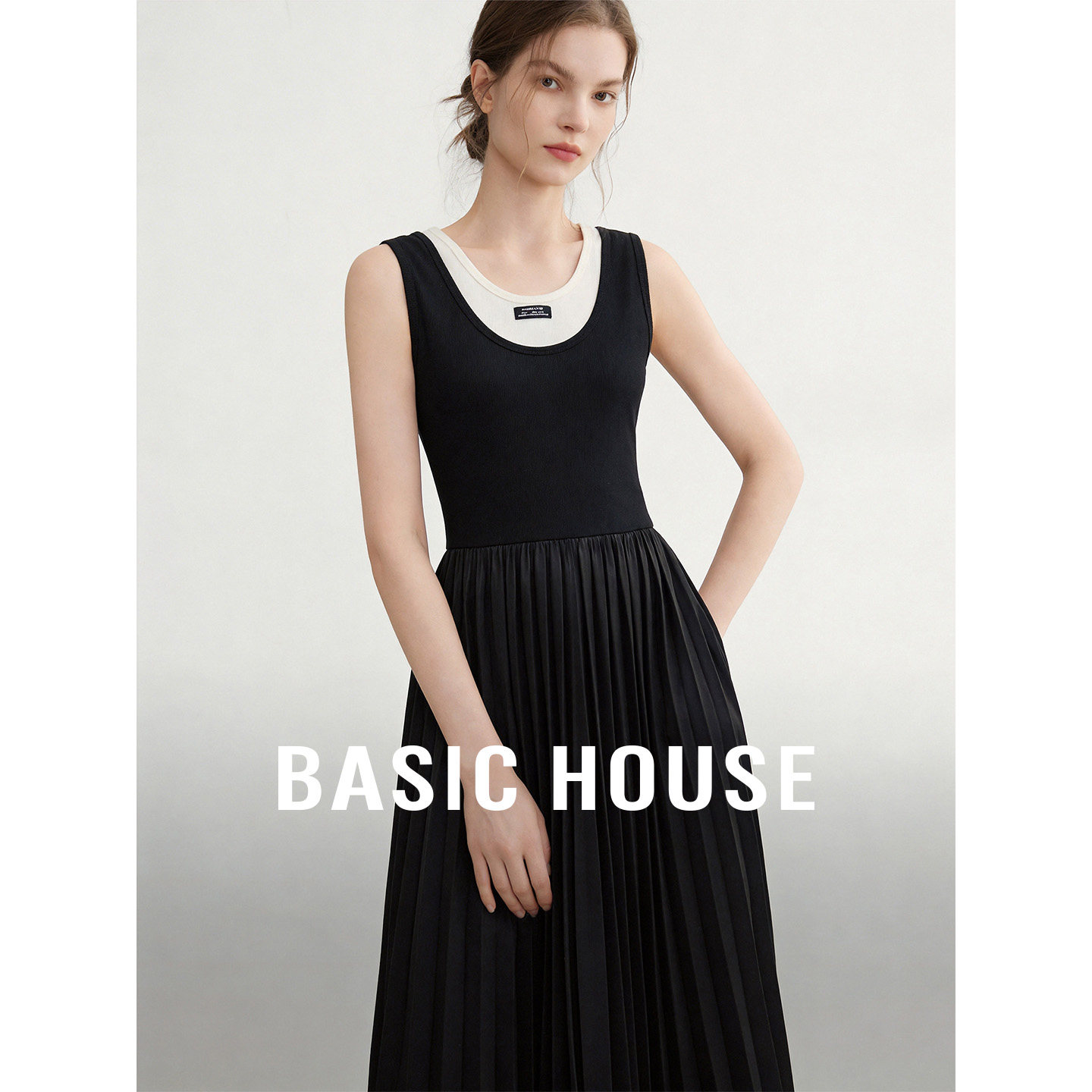 Basic House/百家好黑色无袖背心连衣裙女夏气质高级感收腰连衣裙