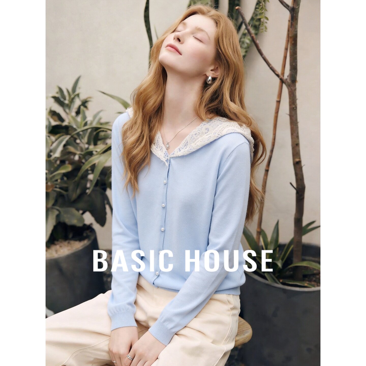 Basic House/百家好蕾丝领羊毛针织开衫女蓝色珍珠扣温柔宽松毛衣
