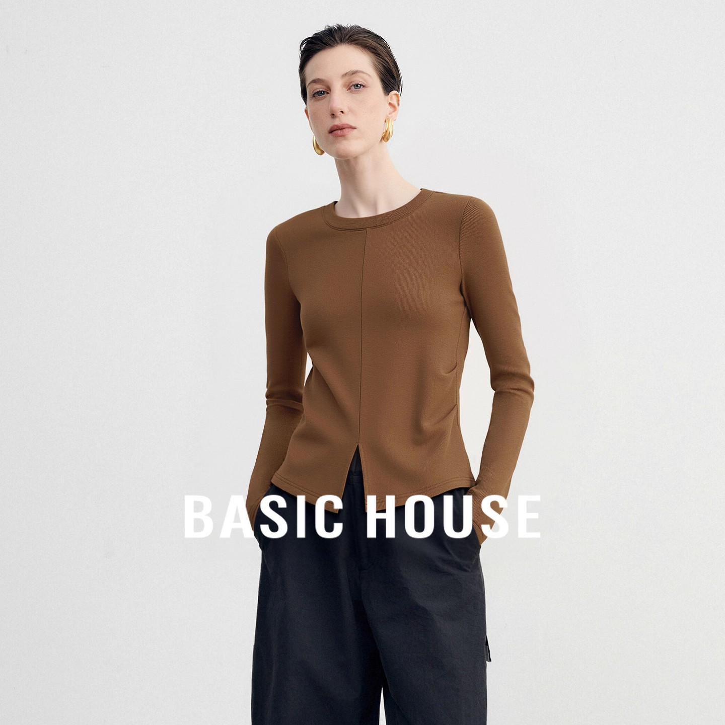 Basic House/百家好时尚前襟分割下摆长袖T恤修身显瘦圆领上衣女