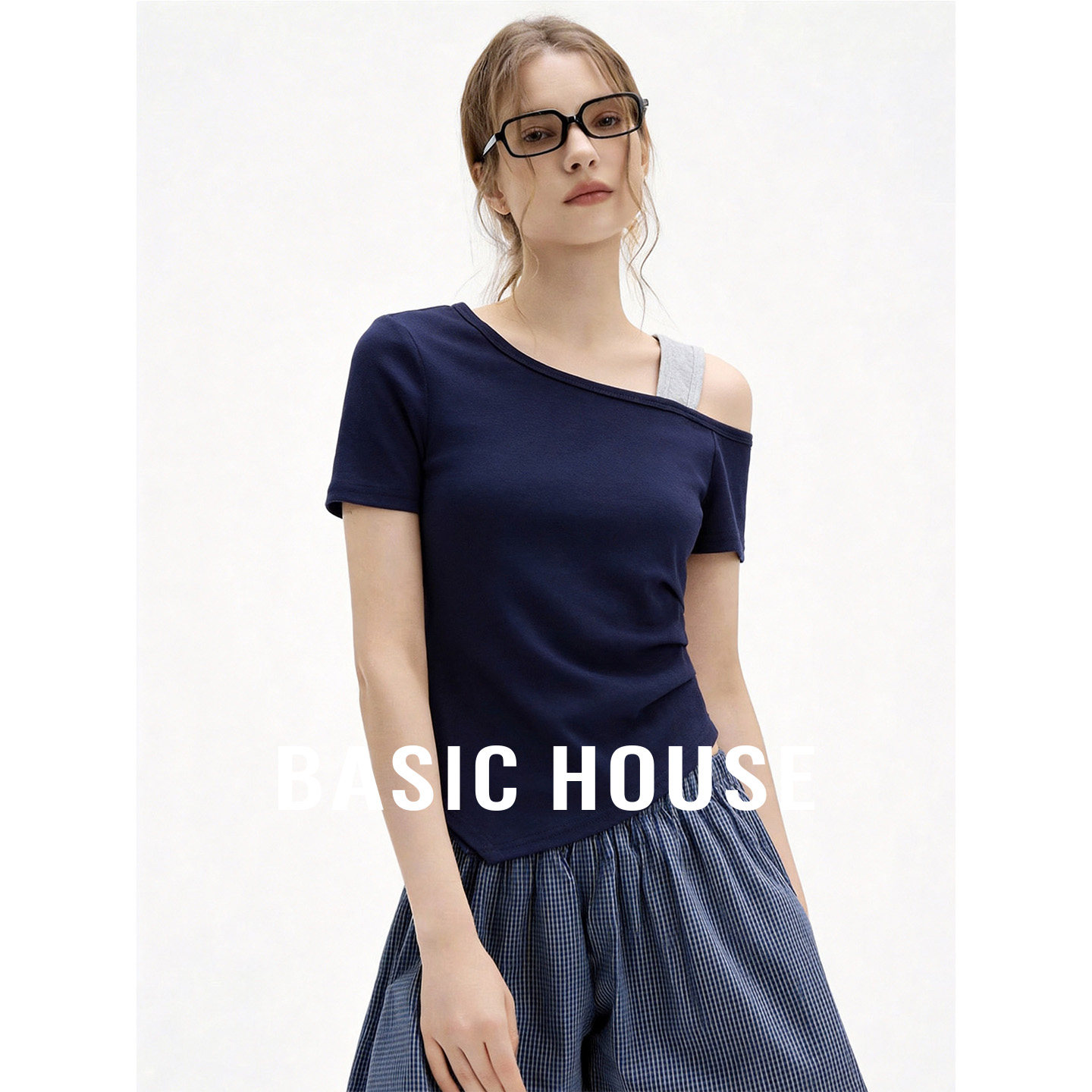 Basic House/百家好露肩收腰短袖T恤夏季新款显瘦不规则下摆上衣