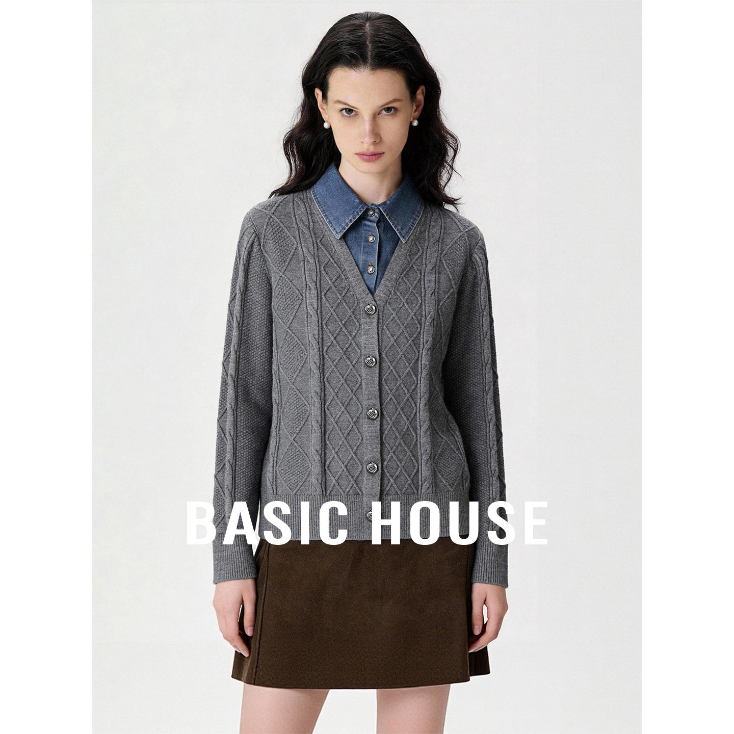 Basic House/百家好灰色假两件拼接牛仔领毛衣女春菱格纹绞花上衣