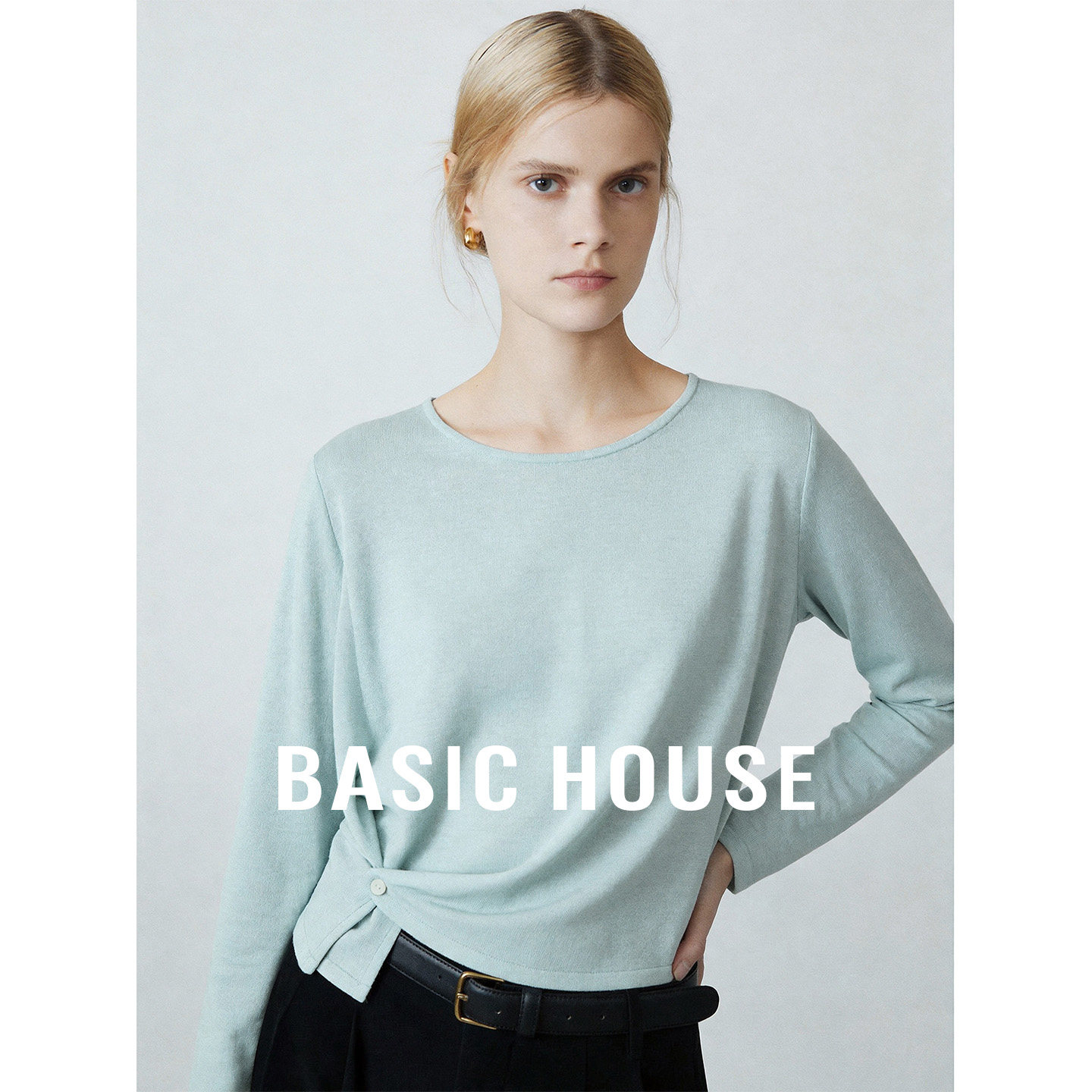 Basic House/百家好纯色圆领侧面系扣针织衫秋季亚麻套头短款上衣