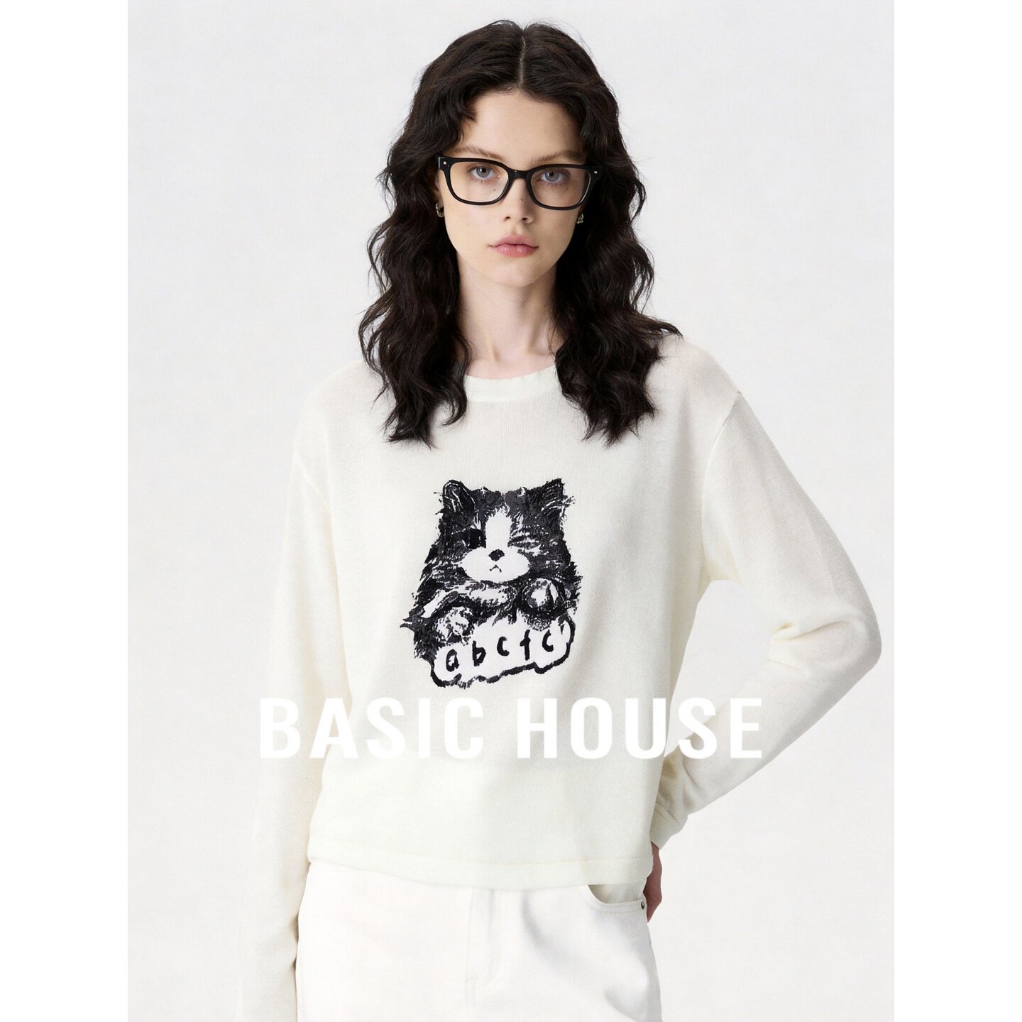 Basic House/百家好莱赛尔亚麻猫咪印花针织衫女白色显瘦休闲上衣