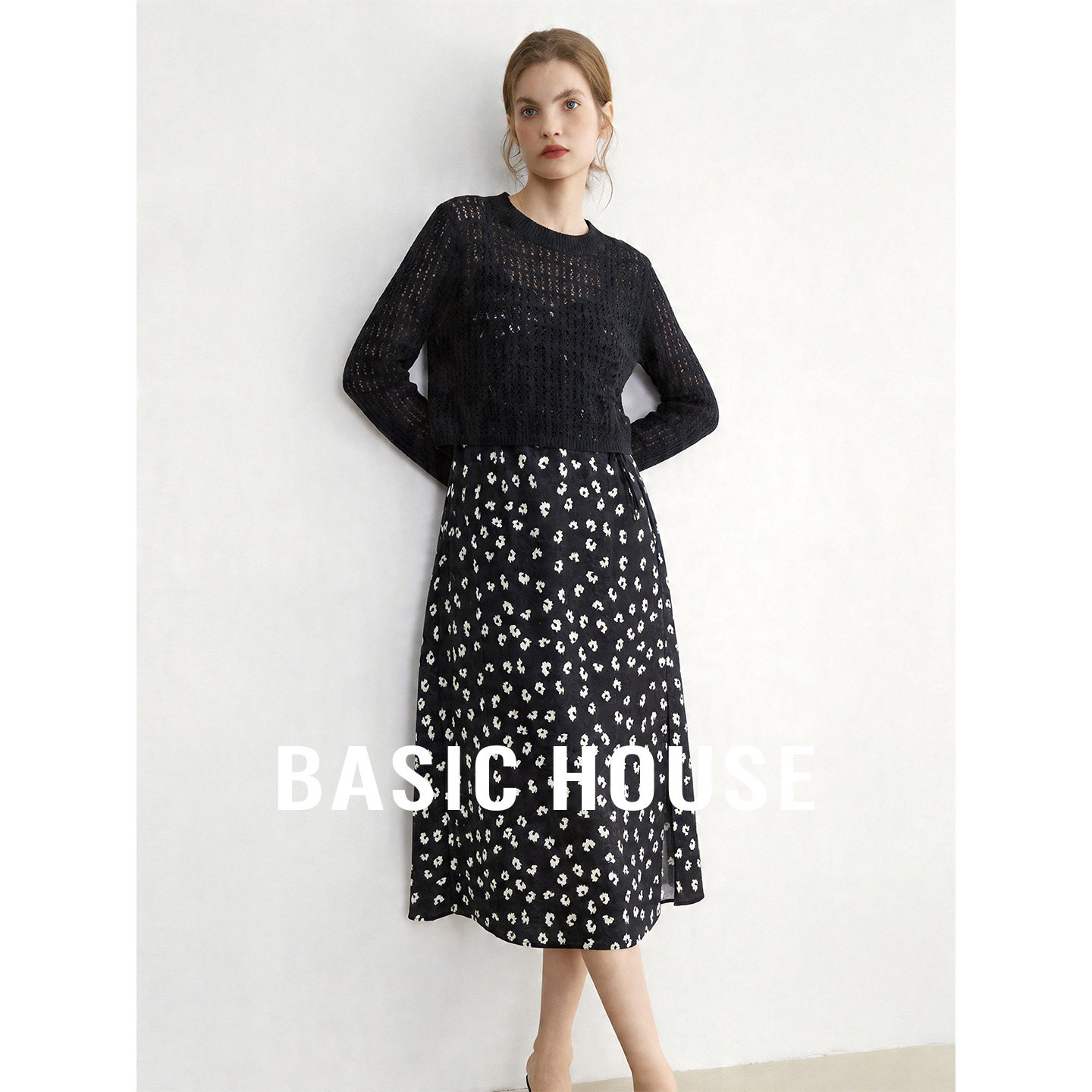 Basic House/百家好夏季套装女碎花吊带长裙镂空长袖针织衫两件套