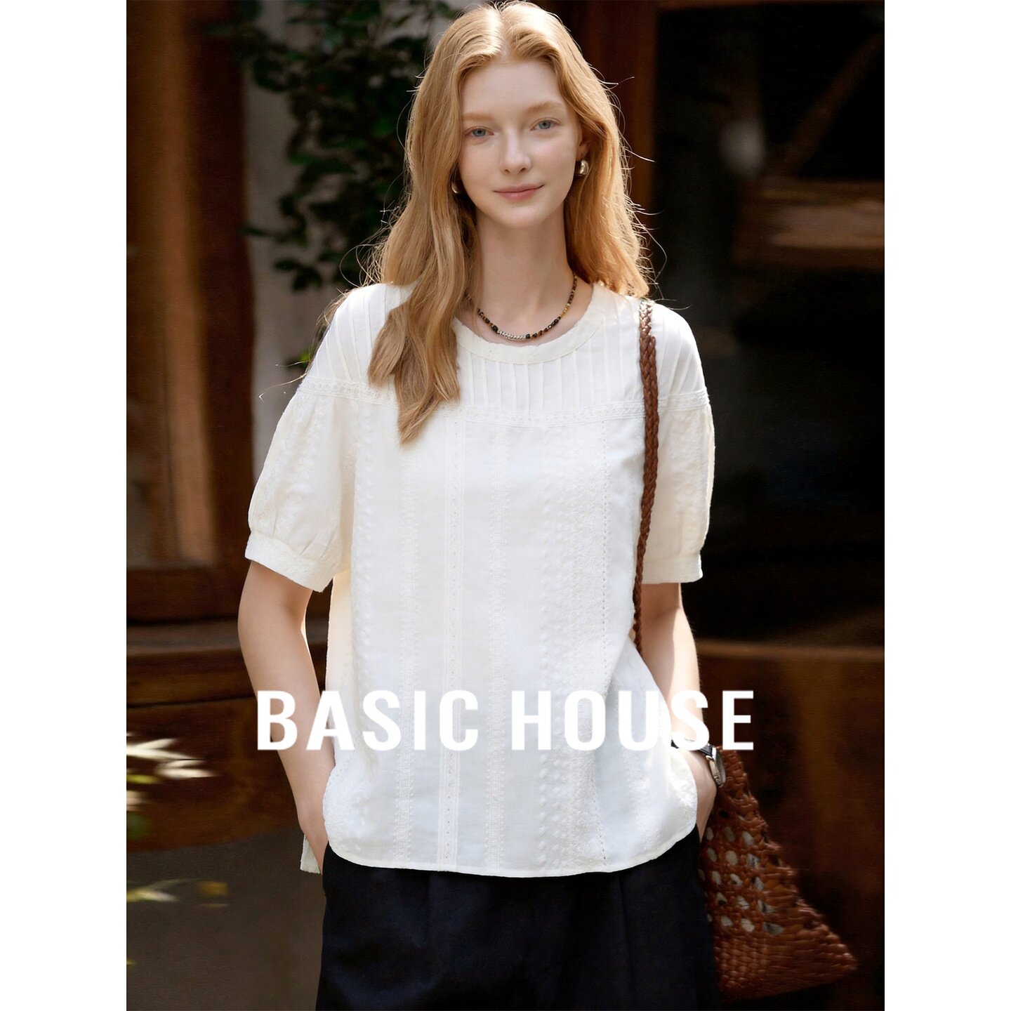 Basic House/百家好法式泡泡袖短袖上衣圆领宽松白色刺绣蕾丝女夏