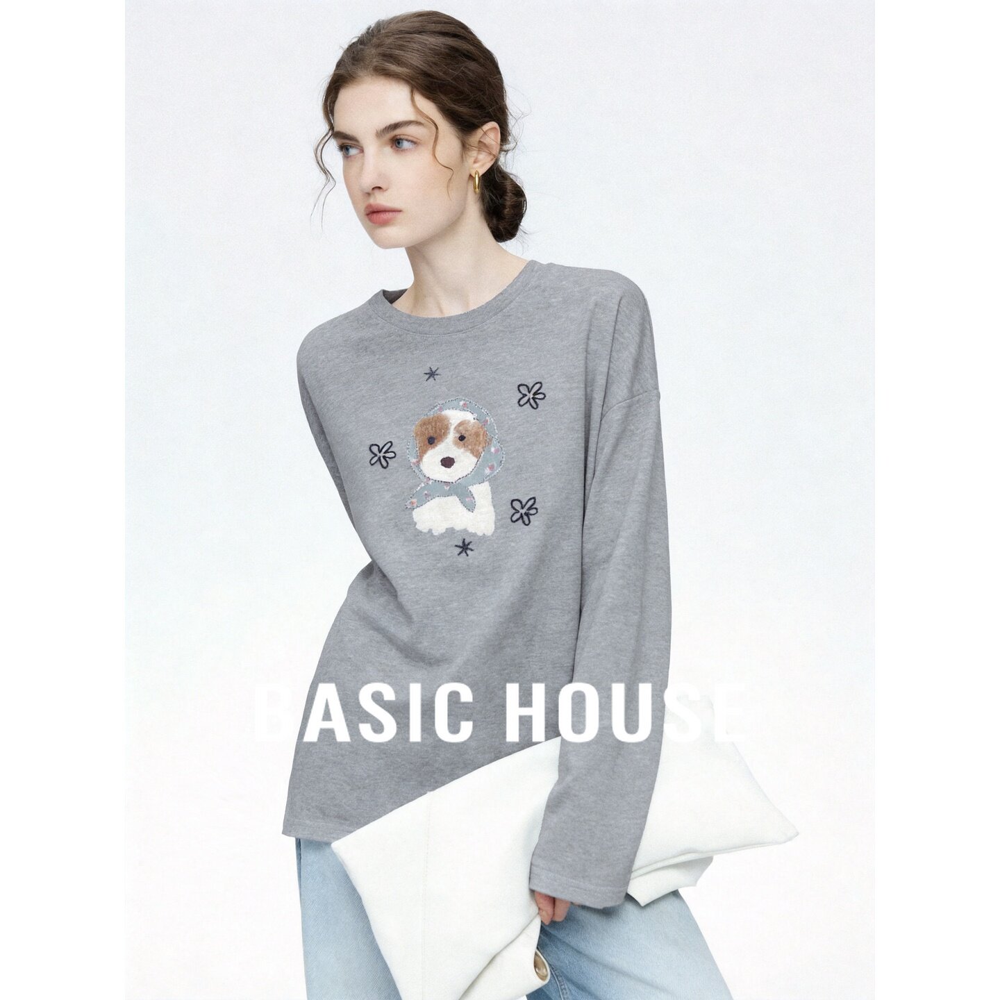 Basic House/百家好灰色圆领小狗印花宽松日常百搭女装长袖T恤秋