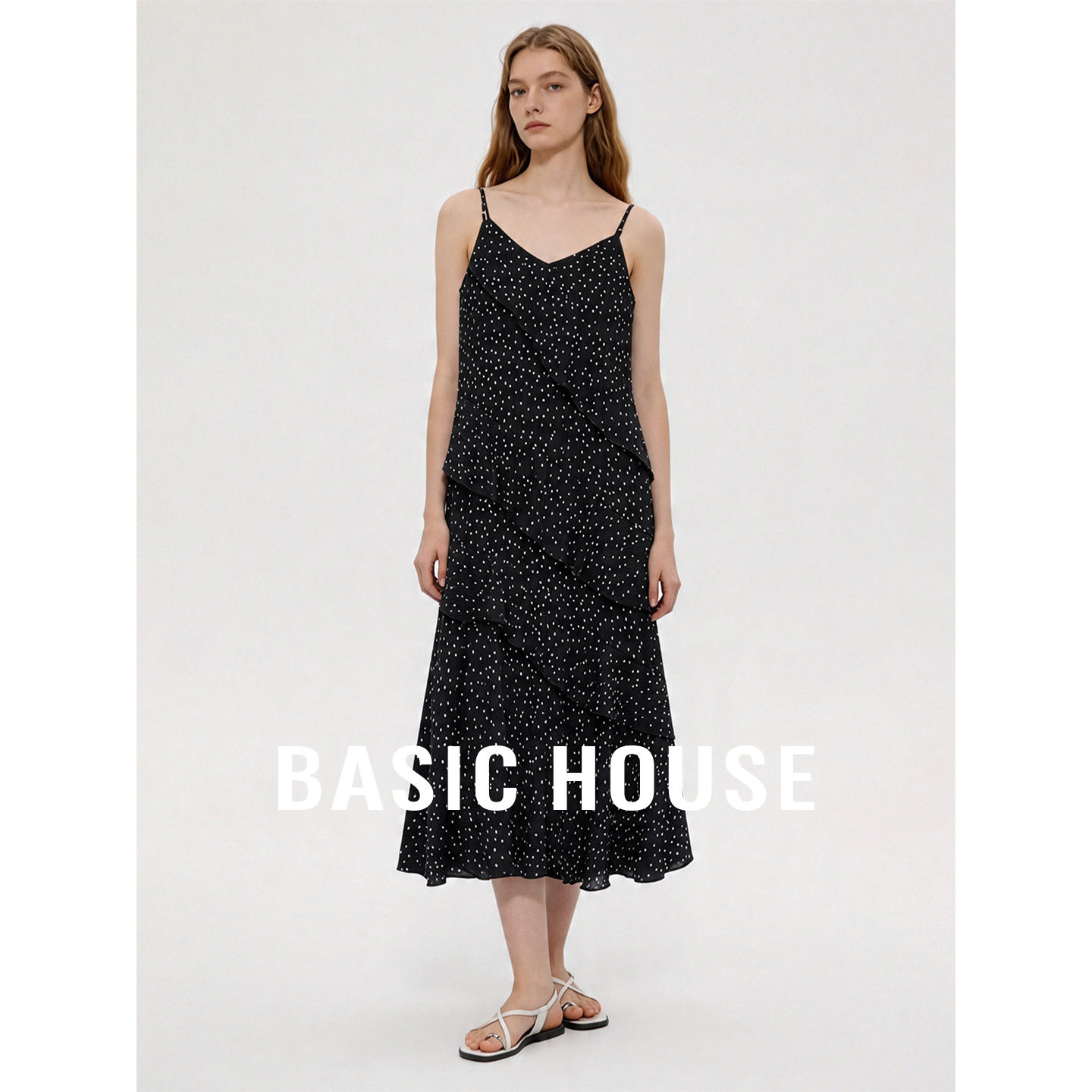 Basic House/百家好2026夏季黑色细肩带波点设计感中长款连衣裙女