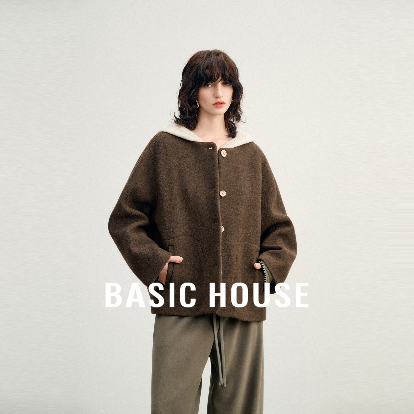 Basic House/百家好极简通勤绵羊毛短款呢大衣经典圆领毛呢外套女