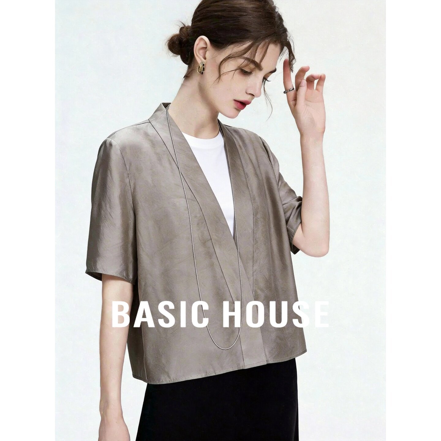 Basic House/百家好2026秋季褐色V领不对称宽松短款五分袖衬衫女