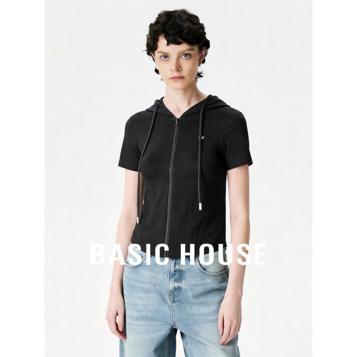 Basic House/百家好黑色连帽拉链短袖T恤女夏季显瘦收腰短款上衣