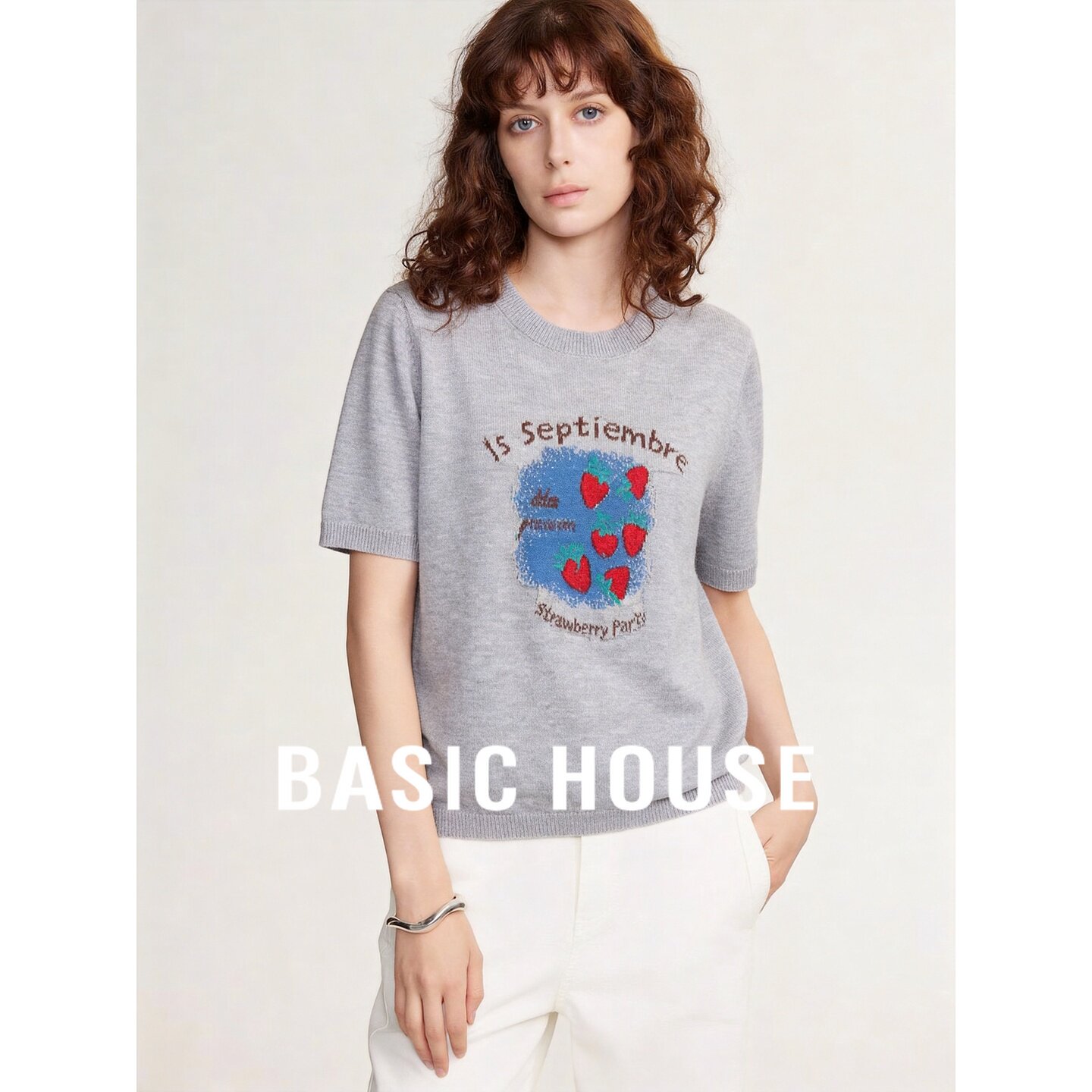 Basic House/百家好灰色短袖针织衫圆领草莓印花宽松上衣夏季新款
