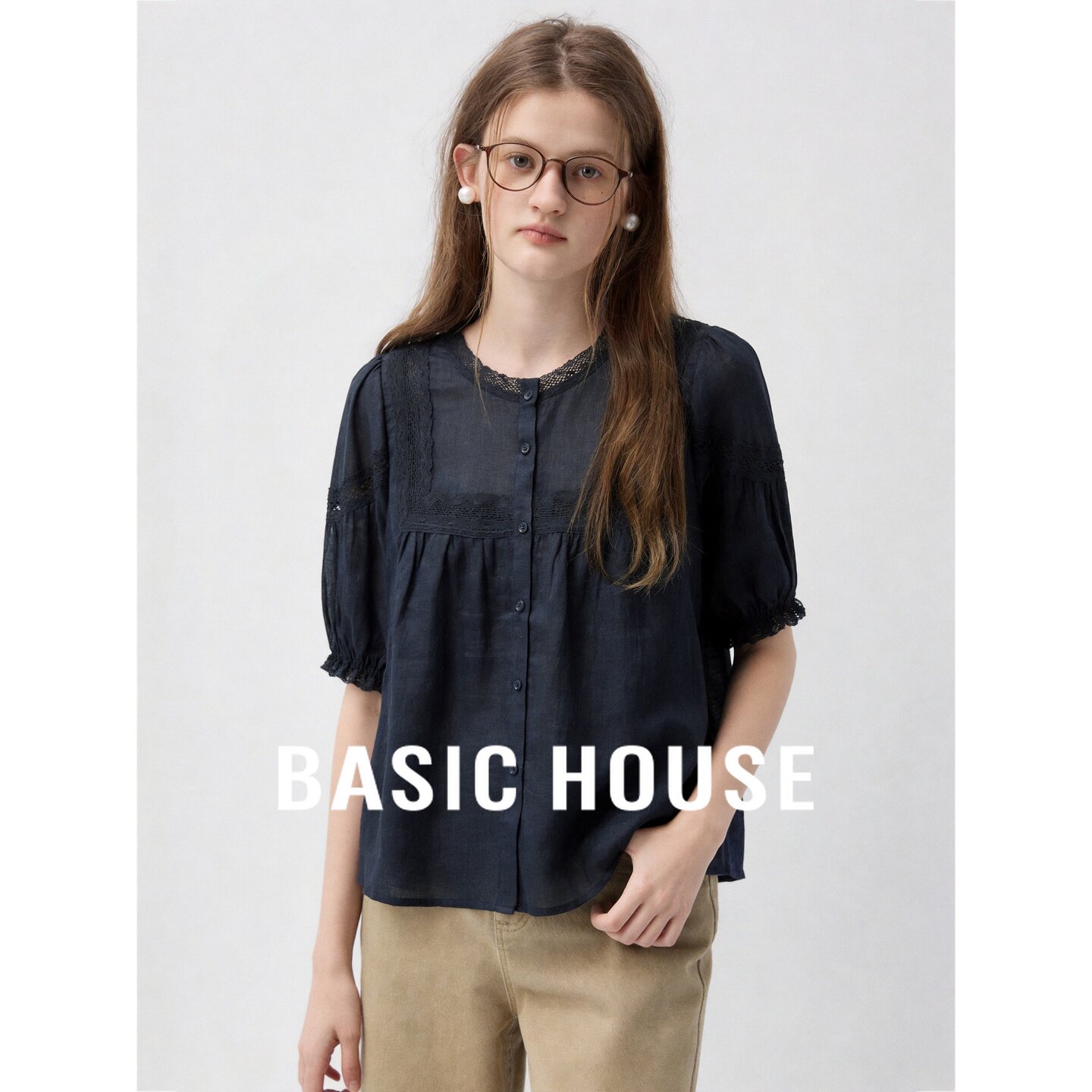 Basic House/百家好苎麻圆领五分袖衬衫女宽松灯笼袖蕾丝轻薄上衣
