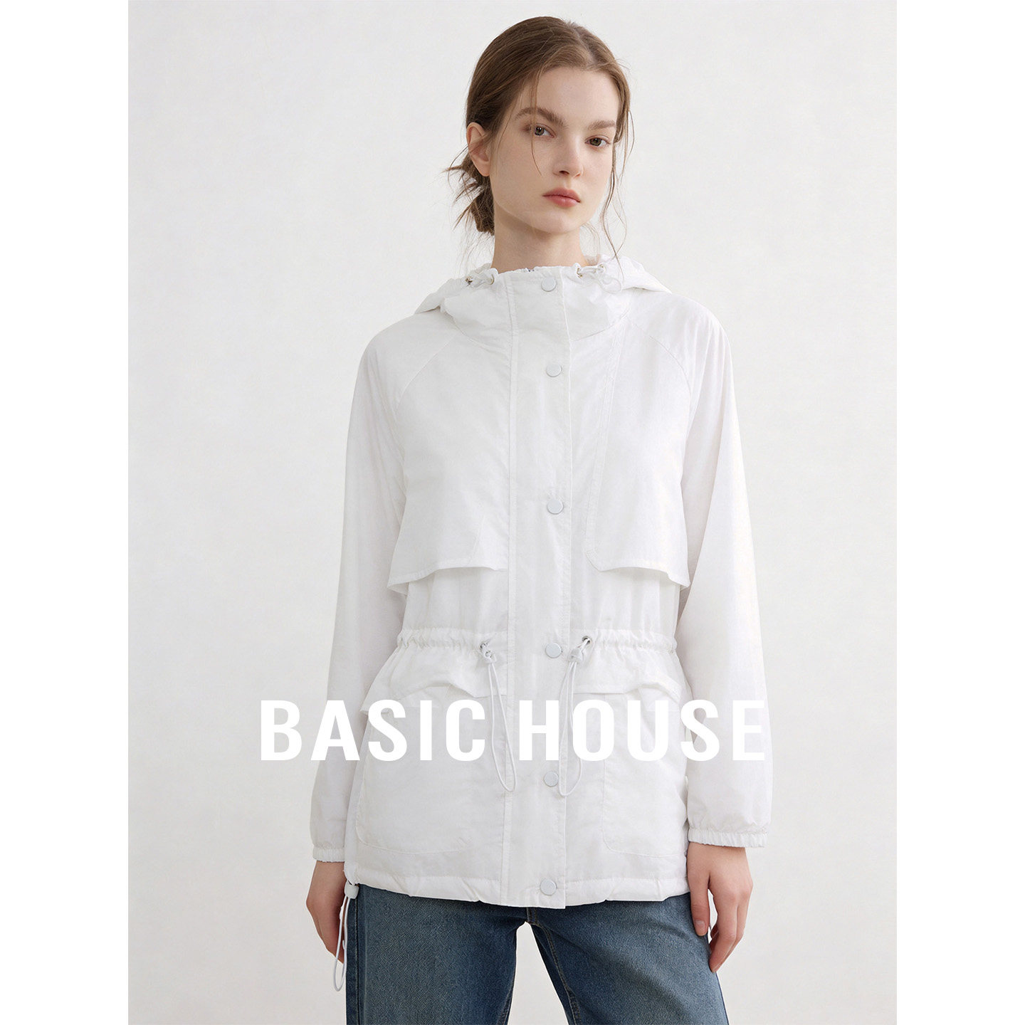 Basic House/百家好白色连帽收腰薄款外套女夏新款休闲透气防晒衣