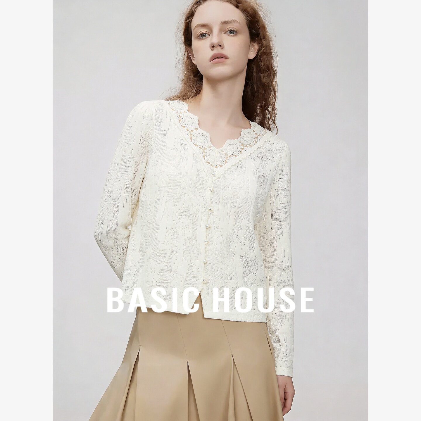 Basic House/百家好法式蕾丝拼接V领镂空针织开衫女修身气质上衣
