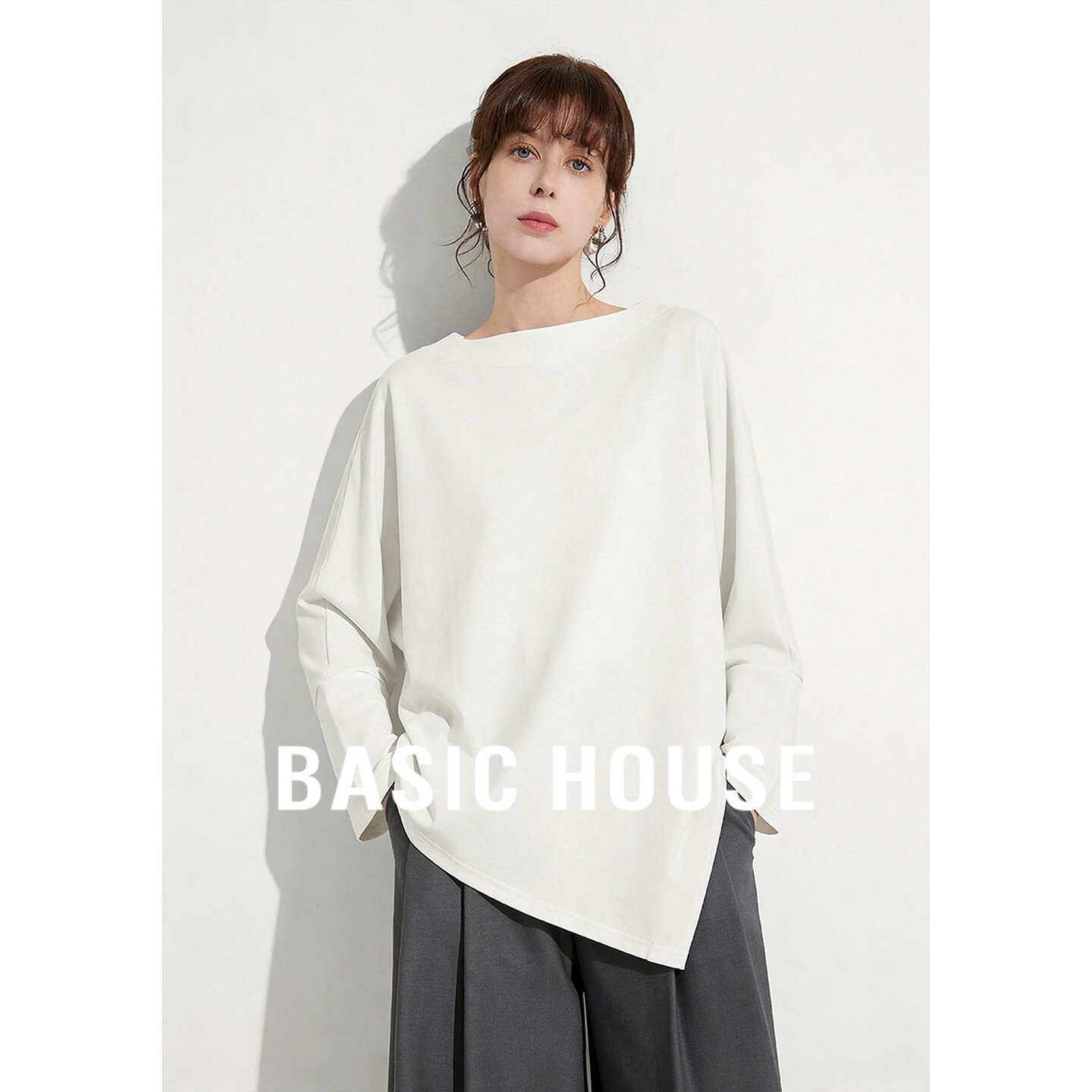 Basic House/百家好简约白色长袖T恤女宽松不规则下摆设计感上衣