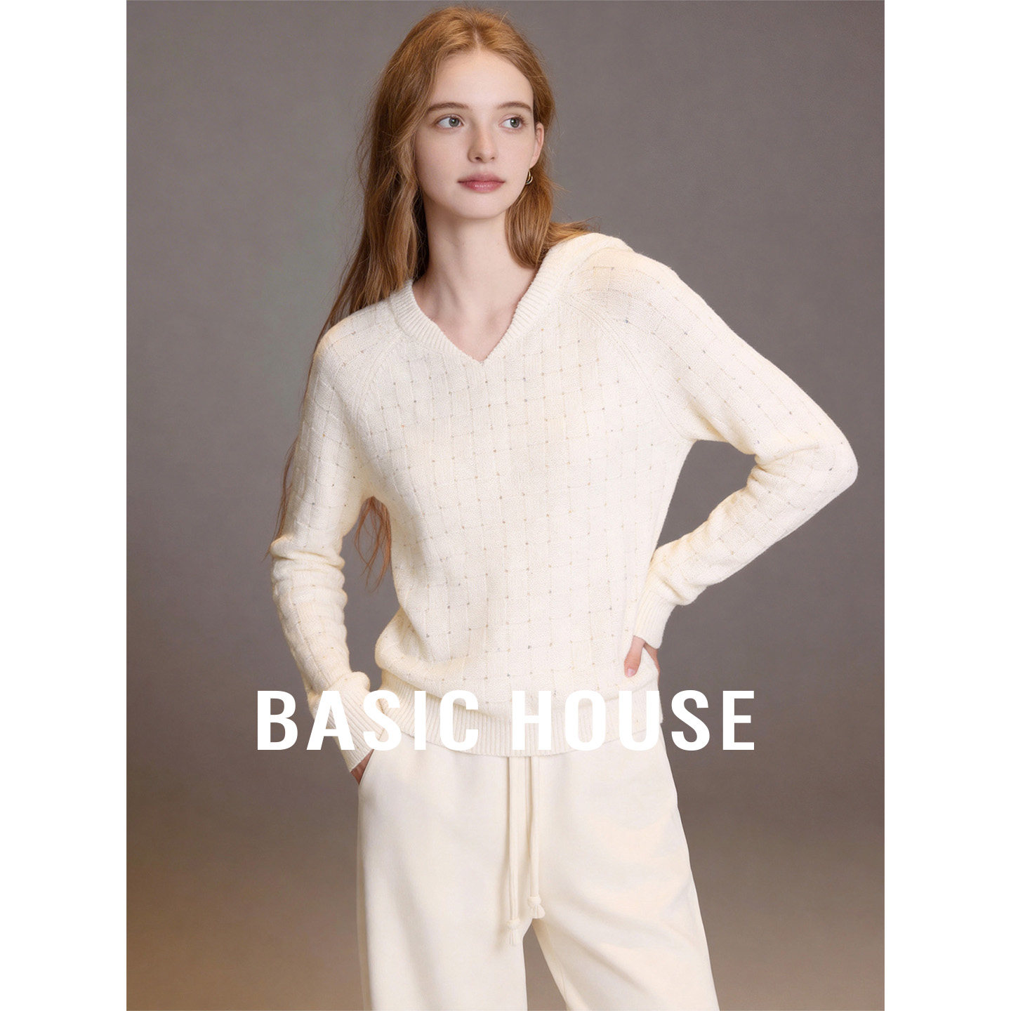 Basic House/百家好白色V领镂空针织衫女秋季设计感宽松长袖上衣
