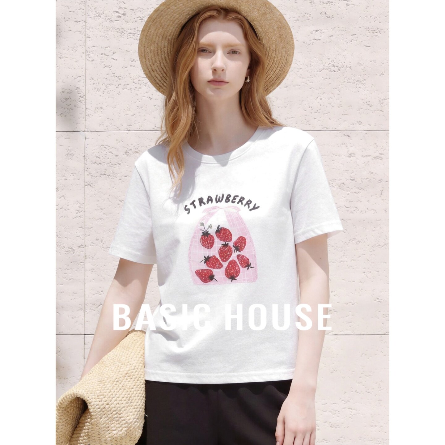 Basic House/百家好休闲草莓印花短袖T恤女白色圆领宽松百搭上衣