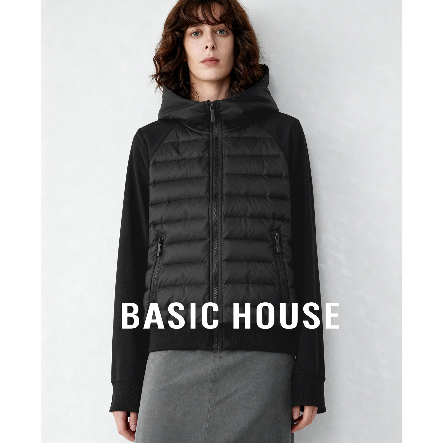 Basic House/百家好冬季保暖连帽短款白鸭绒拼接轻薄羽绒服外套女