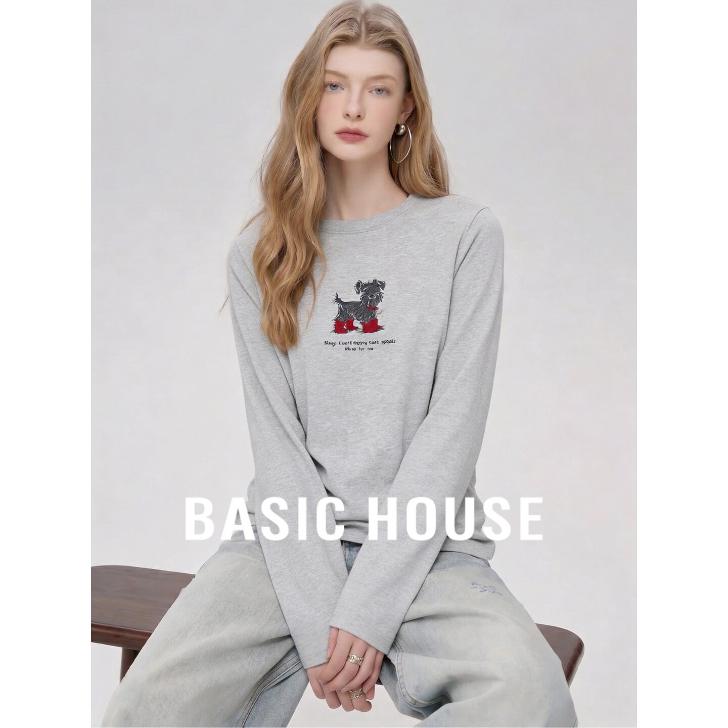 Basic House/百家好简约卡通印花长袖T恤女灰色圆领宽松百搭上衣