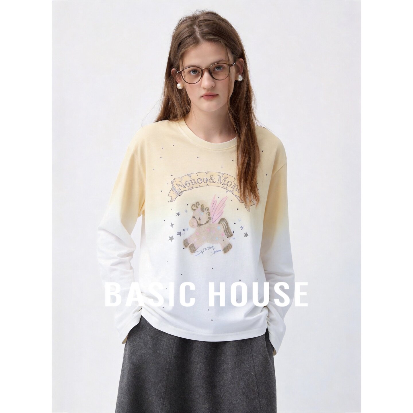 Basic House/百家好黄色渐变拼色卡通印花宽松圆领日常长袖T恤女