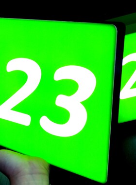 小钰81504亚克力灯箱广告牌定制招牌led灯发光字店铺专用展示牌子