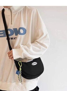 现货单肩斜挎包男生潮牌大容量运动休闲包多功能女潮单肩个性胸包