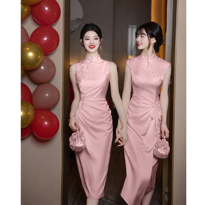 粉色姐妹团伴娘服女2024新款中式婚礼晨袍礼服订婚旗袍改良连衣裙图片