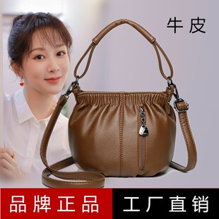 包包送妈妈款斜挎包小包手机包2025新款多层真皮实用型单肩手提包