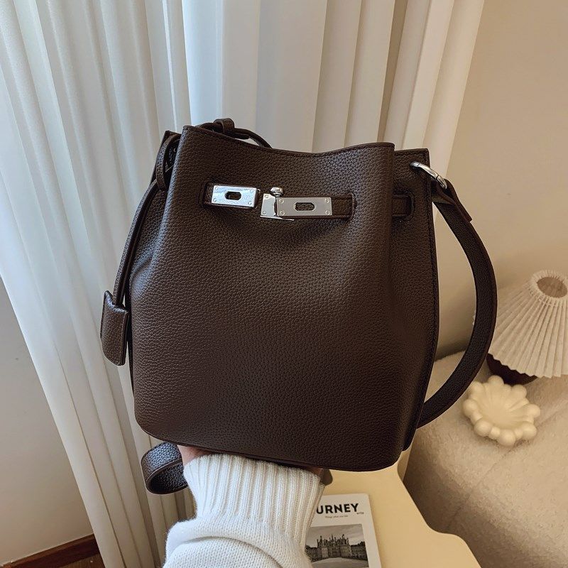 轻奢小众高级感包包女式2025新款超火洋气铂金水桶小包单肩斜挎包,箱包皮具/热销女包/男包,水桶包,淘宝优惠券,粉丝福利购,淘宝优惠卷