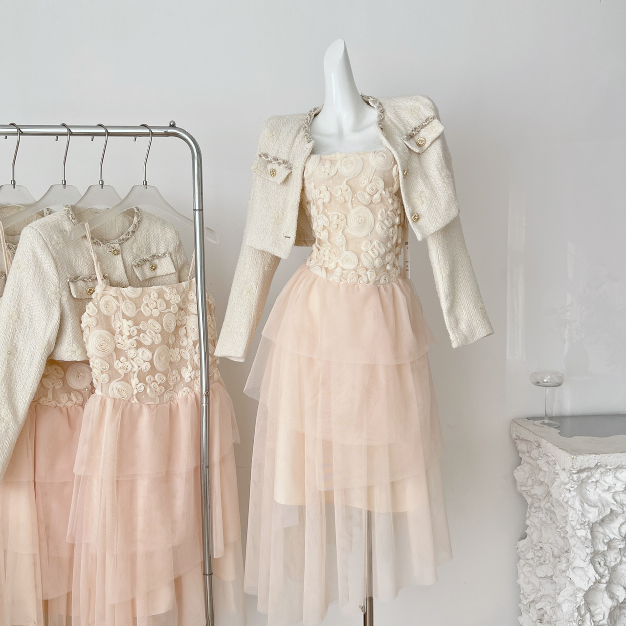 Acaine长款收腰a字立体花朵网纱吊带连衣裙女秋内搭法式气质裙子