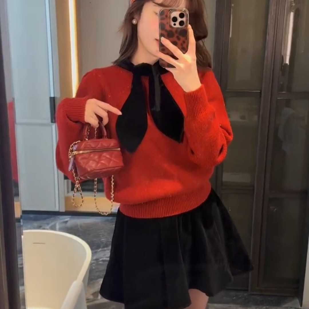 红色战袍蝴蝶结撞色系带针织毛衣