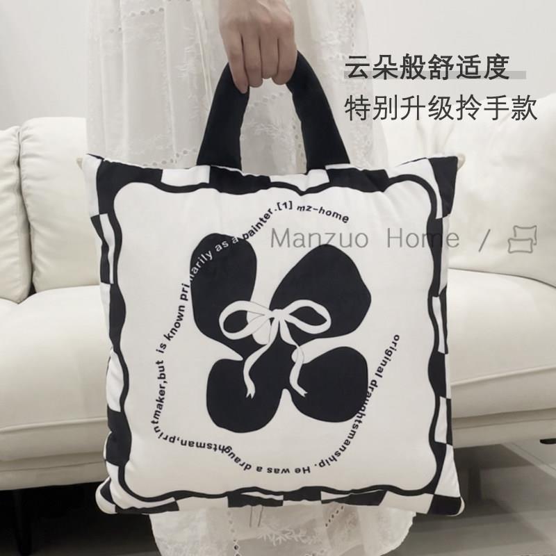 蝴蝶结午睡靠枕多功能手拎抱枕被子两用办公室汽车沙发盖毯二合一