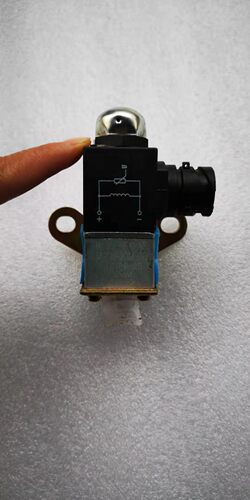 中国重汽电磁气阀WP757SRL6510代码3716097单体电磁阀24V 12v