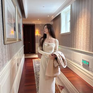 圣卡洛的晚秋 米驼色人字纹浪漫玫瑰针织拼接方领上衣长半裙套装