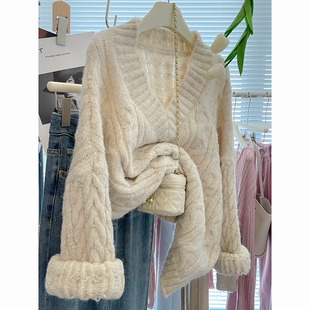 慵懒风软糯宽松加厚麻花中u长款v领毛衣女士2024新款秋冬季外穿