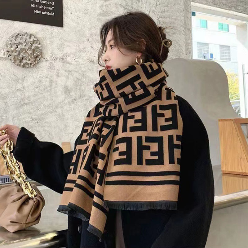 高级感!老花围巾女士秋冬季韩版百搭新款复古羊绒加厚保暖围脖女