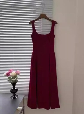 红色U领吊带千金感连衣裙女2024新款法式小众高jRi感a摆裙秋十三