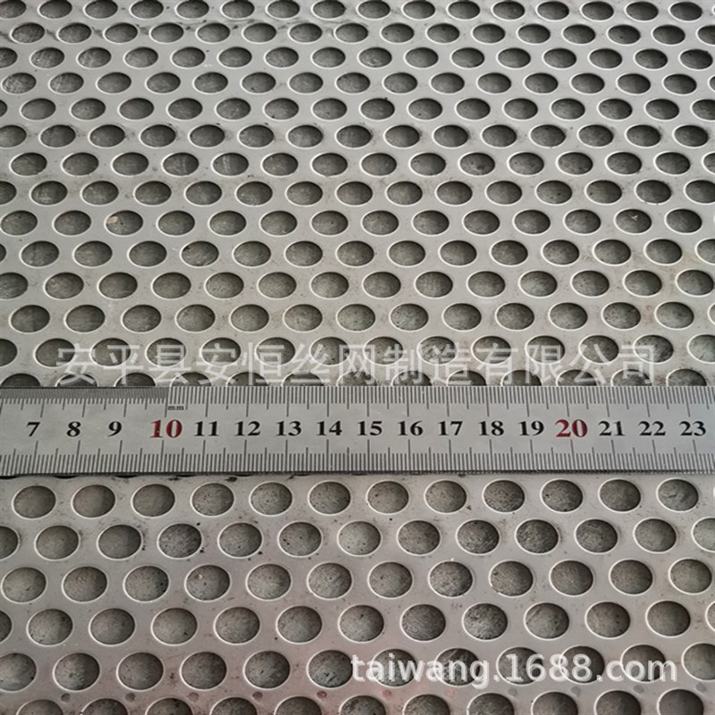 1.5mm厚镀锌板冲孔网圆孔直径2mm孔距2mm外型尺寸1.22x2.44米