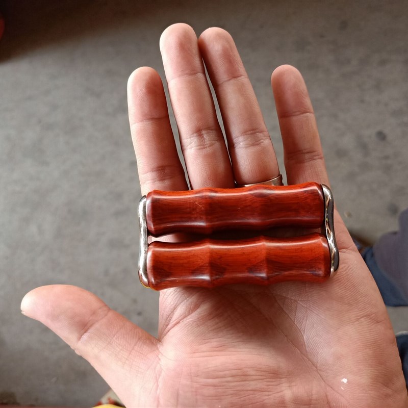 北部紫檀木 手掌按摩器 减压木质实木按摩器 手部滚轮按摩器