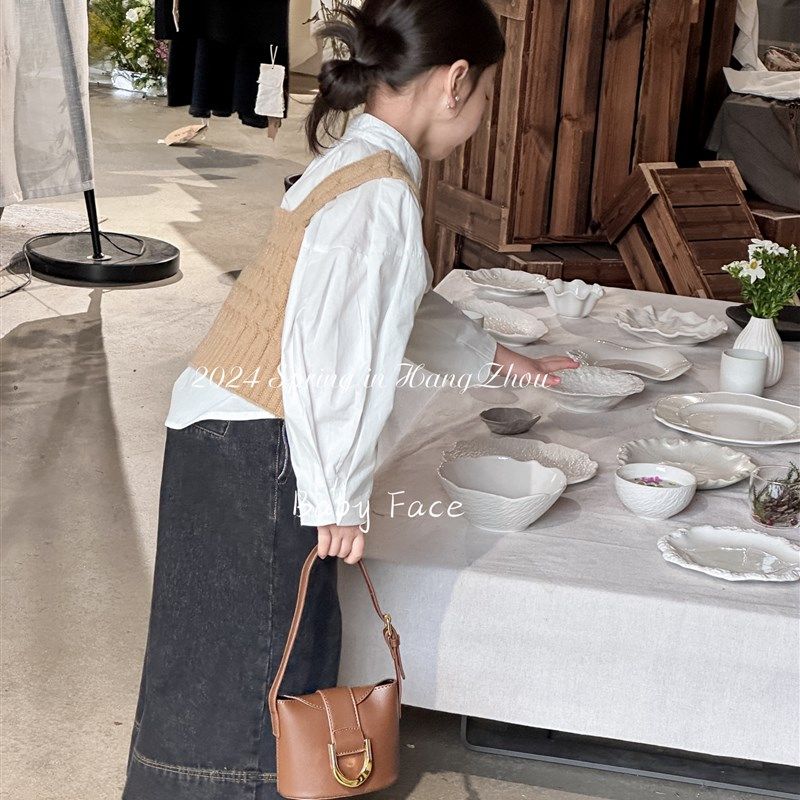 韩国版2024春款女童时髦复古白色衬衫针织吊带马甲洋气阔腿牛仔裤