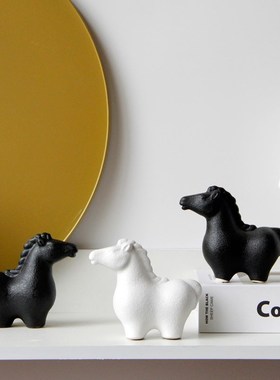简约创意黑白陶瓷马桌面摆件办公客厅艺术工艺品玄关软装装饰
